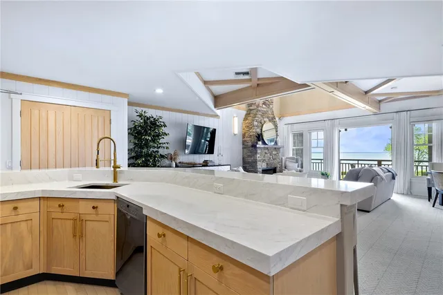 $1,899,000 | 125 Corys Lane, Portsmouth, RI 02871