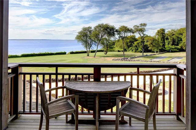 $1,899,000 | 125 Corys Lane, Portsmouth, RI 02871