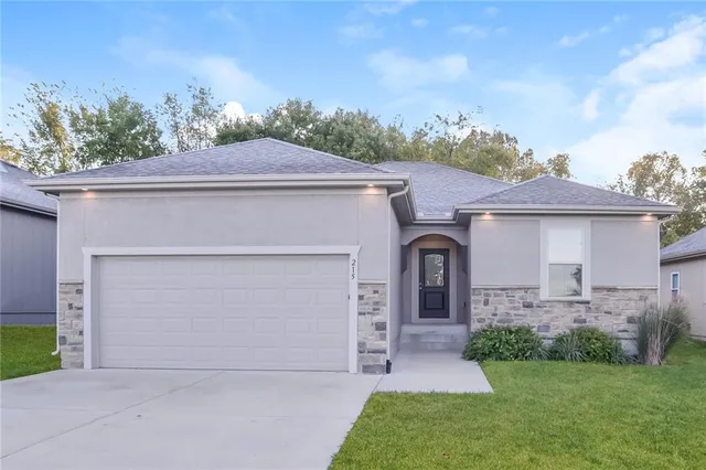 $2,405 | 215 Northeast Katie Court, Grain Valley, MO 64029