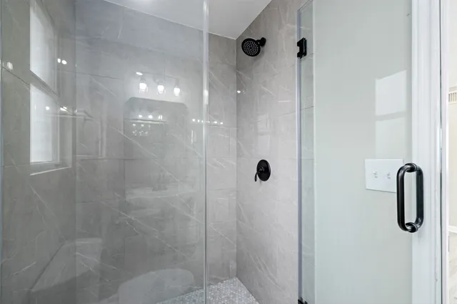 $384,880 | 21 Edgewater Drive, Hitchcock, TX 77563