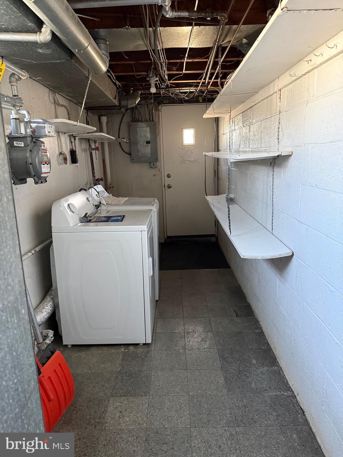 9083 Convent Avenue Philadelphia, PA 19136 - Photo 21 of 22 a utility room with dryer and washer