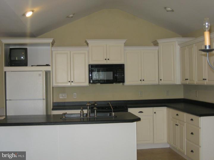 241 Schoff Road Atglen, PA 19310 - Photo 3 of 22 Kitchen