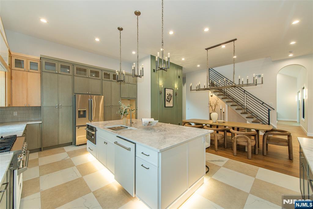 98 Haddenfield Road Clifton, NJ 07013 - Photo 15 of 50