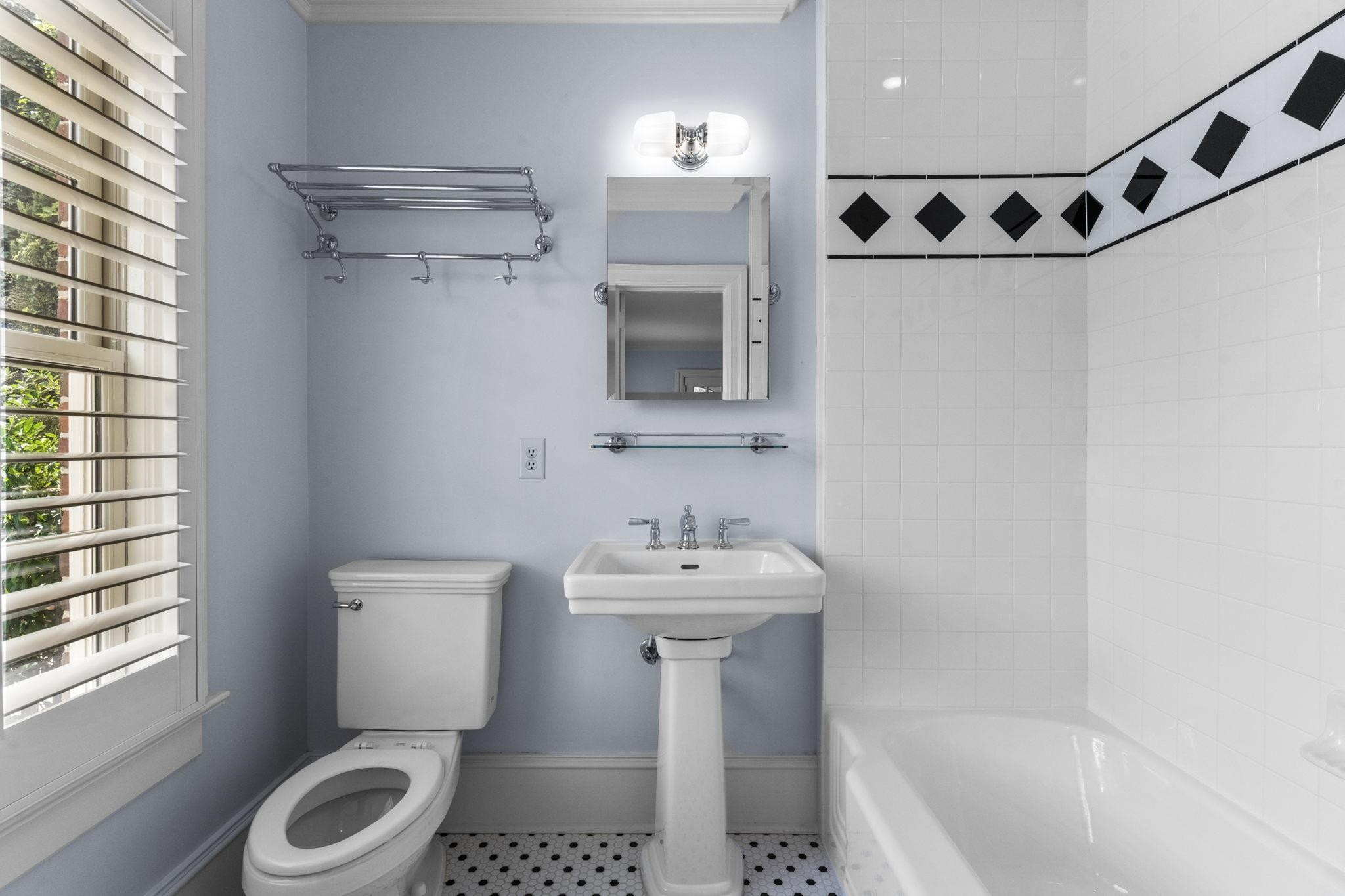224 Hawthorne Road Raleigh, NC 27605 - Photo 14 of 46 Photo 17