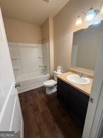 a bathroom with a bathtub and toilet