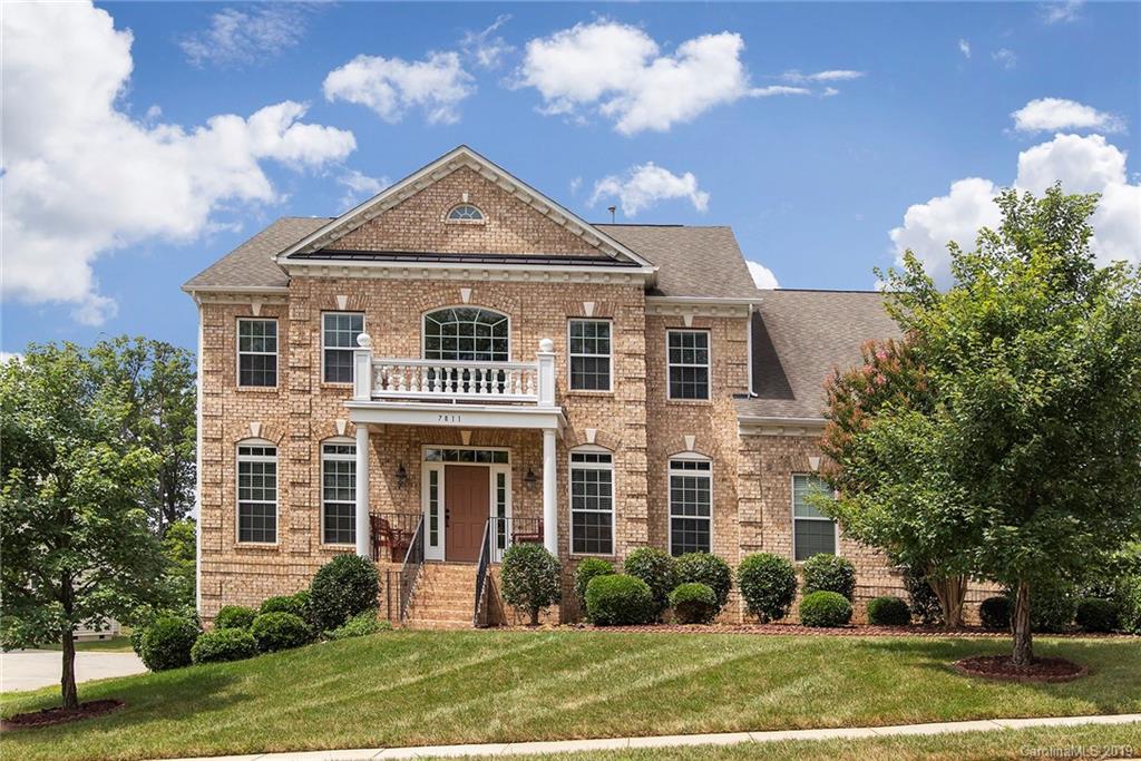 7811 Wiltshire Ridge Road Charlotte, NC 28269 - Photo 1 of 37 Gallery Image 1