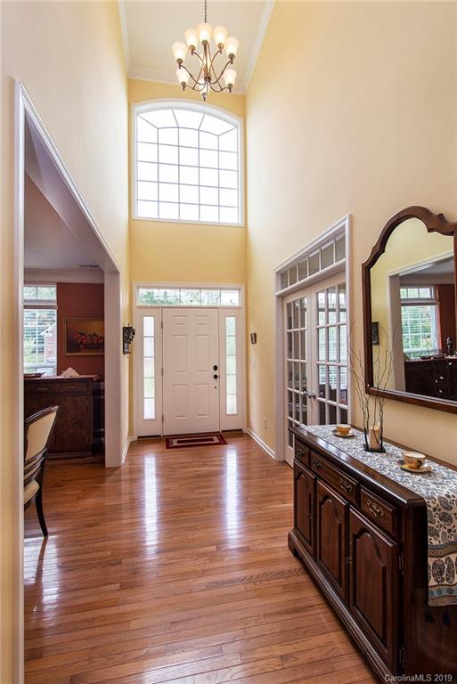 7811 Wiltshire Ridge Road Charlotte, NC 28269 - Photo 2 of 37 Gallery Image 2