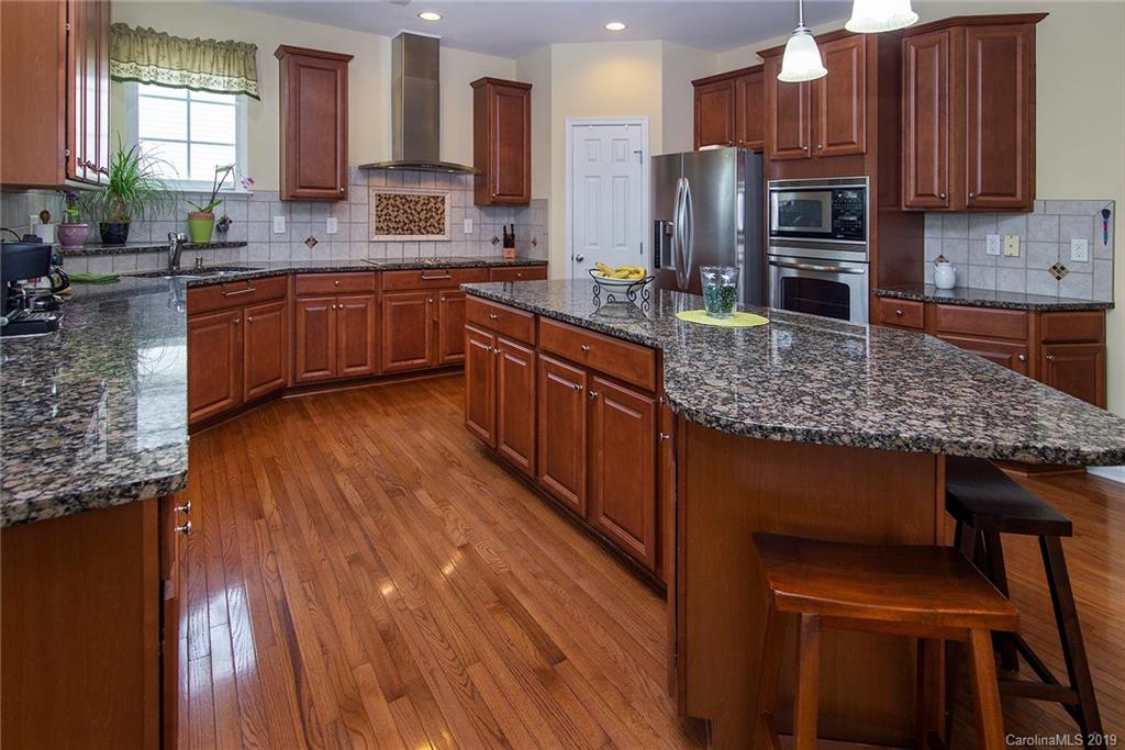 7811 Wiltshire Ridge Road Charlotte, NC 28269 - Photo 11 of 37 Gallery Image 11