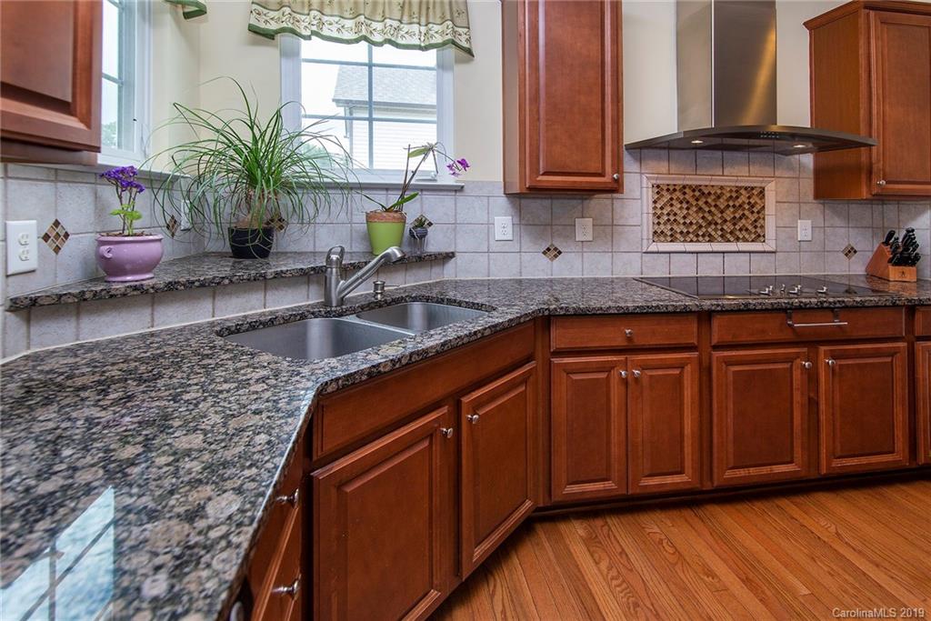 7811 Wiltshire Ridge Road Charlotte, NC 28269 - Photo 13 of 37 Gallery Image 13