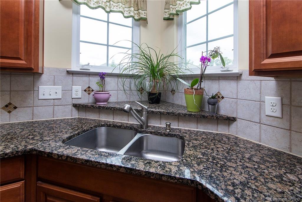 7811 Wiltshire Ridge Road Charlotte, NC 28269 - Photo 14 of 37 Gallery Image 14