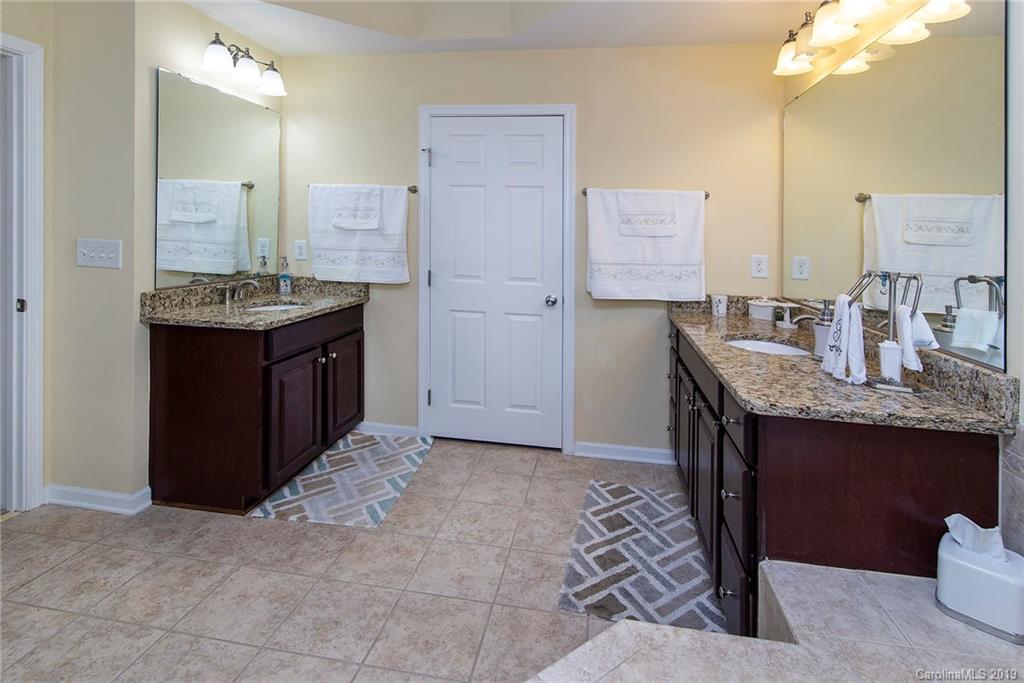 7811 Wiltshire Ridge Road Charlotte, NC 28269 - Photo 22 of 37 Gallery Image 22