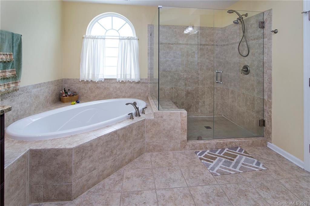 7811 Wiltshire Ridge Road Charlotte, NC 28269 - Photo 23 of 37 Gallery Image 23
