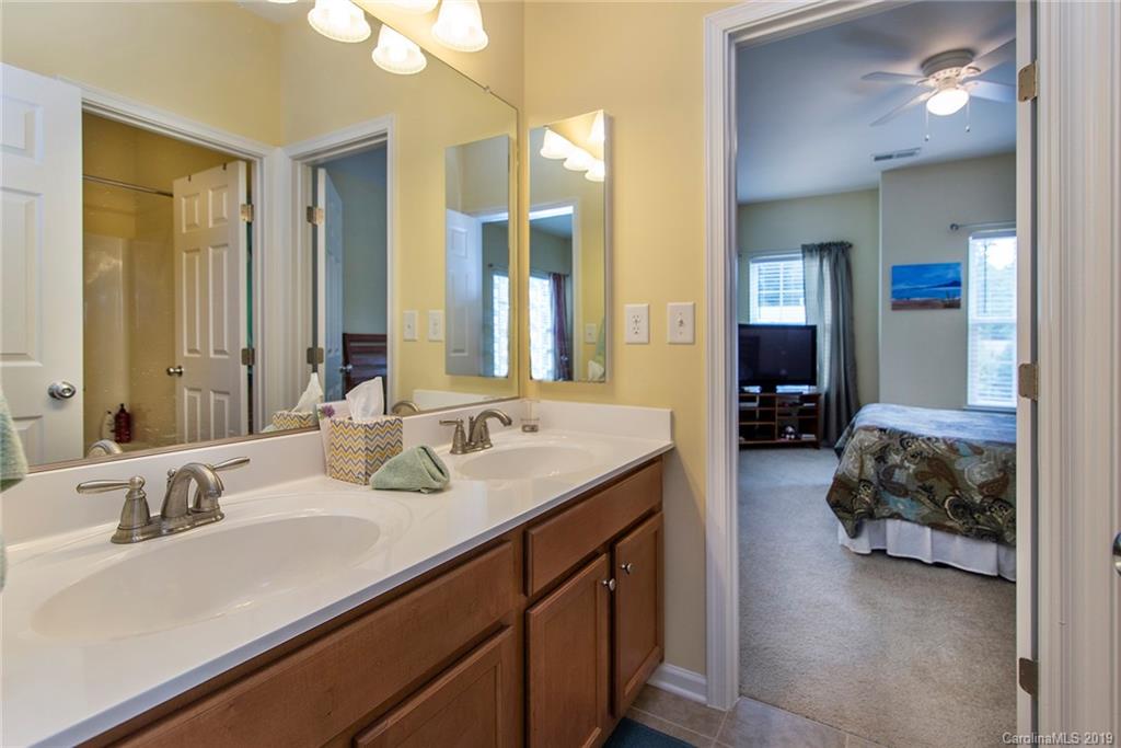 7811 Wiltshire Ridge Road Charlotte, NC 28269 - Photo 26 of 37 Gallery Image 26