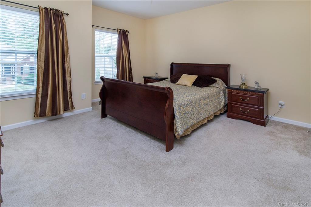 7811 Wiltshire Ridge Road Charlotte, NC 28269 - Photo 30 of 37 Gallery Image 30