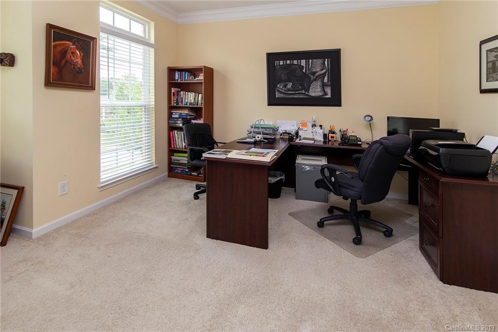 7811 Wiltshire Ridge Road Charlotte, NC 28269 - Photo 4 of 37 Gallery Image 4