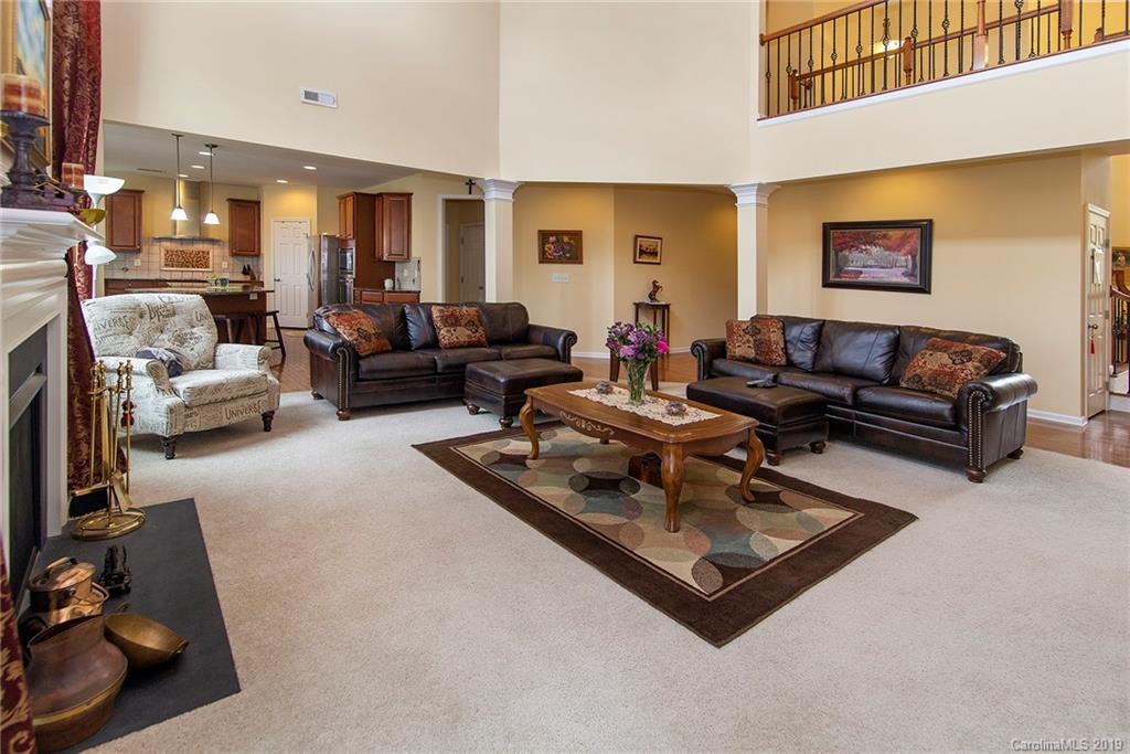 7811 Wiltshire Ridge Road Charlotte, NC 28269 - Photo 7 of 37 Gallery Image 7