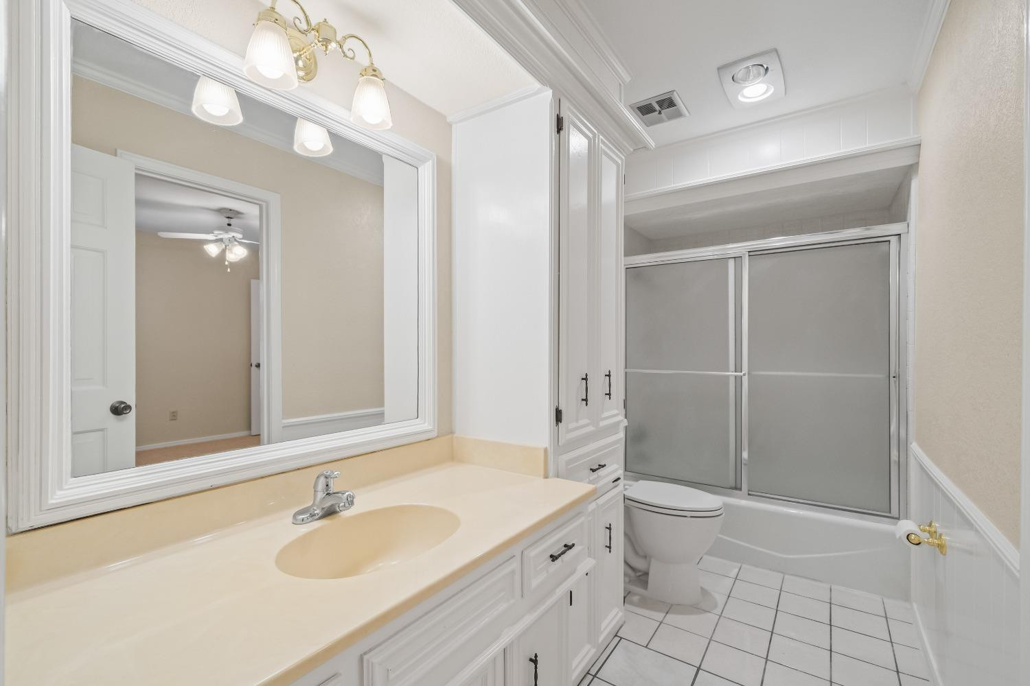 4901 93rd Street Lubbock, TX 79424 - Photo 29 of 39 Guest bath