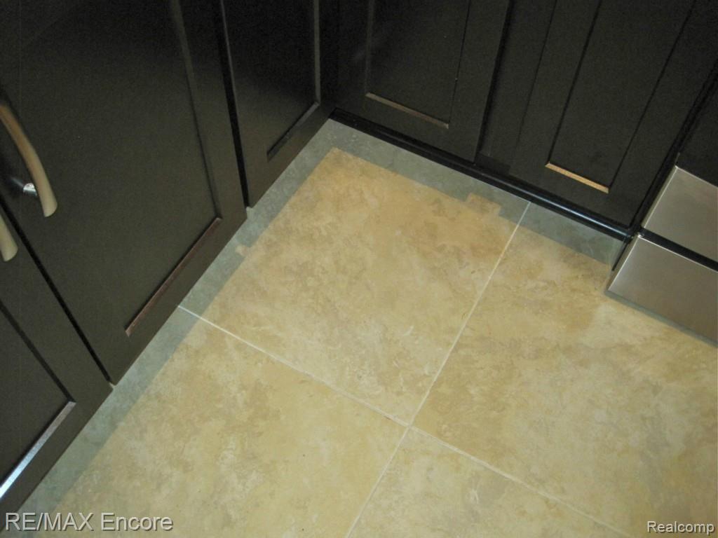7216 Holcomb Road Clarkston, MI 48346 - Photo 10 of 37 Ceramic Kitchen Tile Floor.jpg