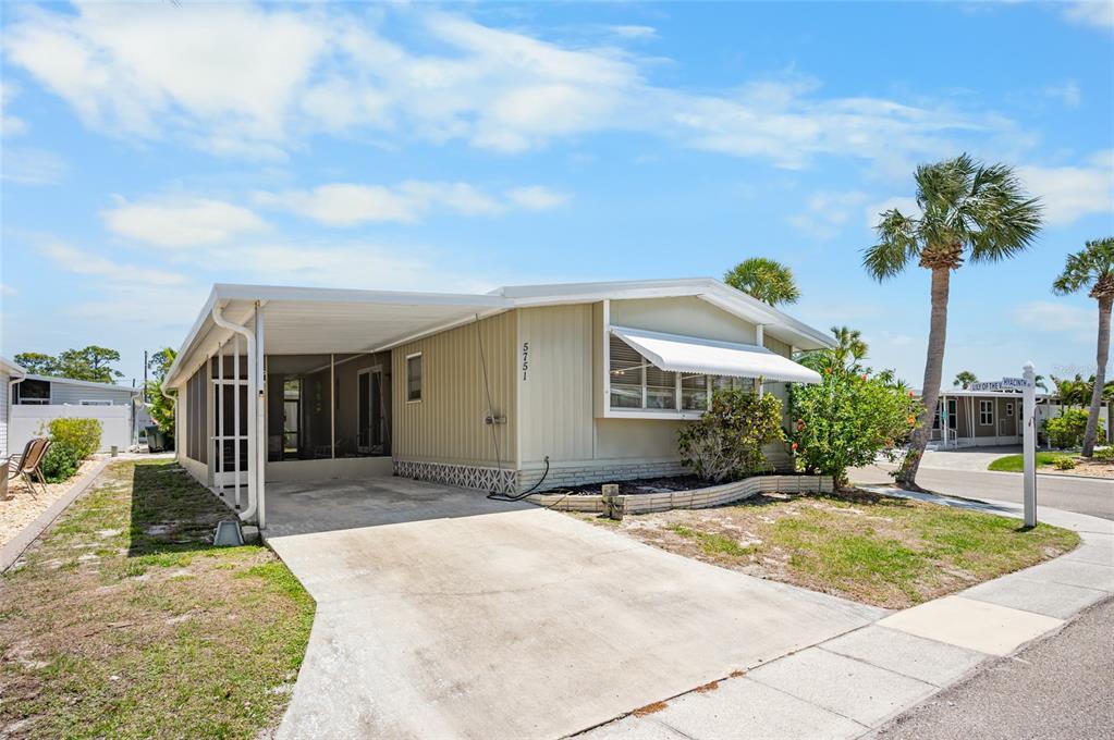 5751 Hyacinth Road Venice, FL 34293 - Photo 25 of 44 a view of a house with entertaining space