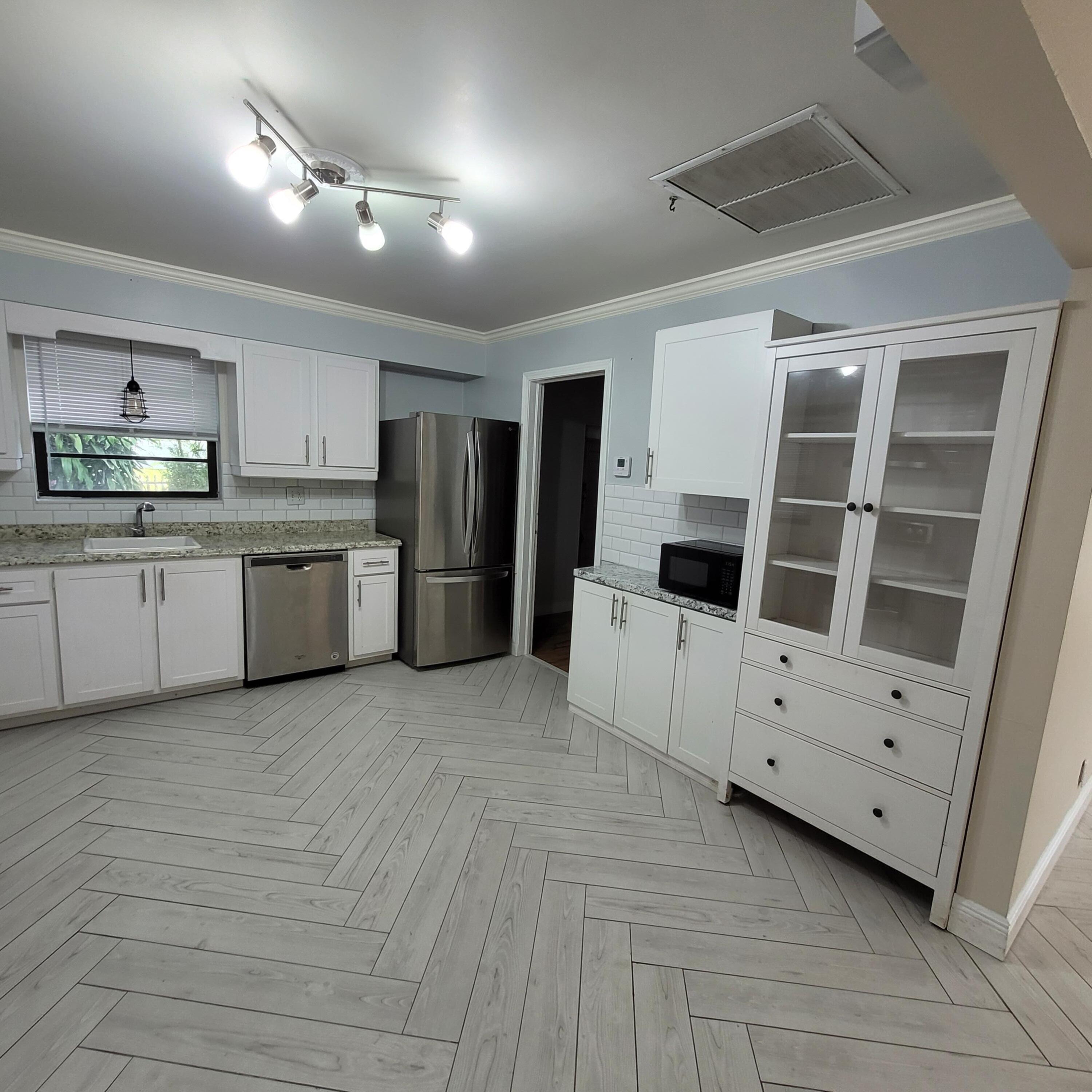 14959 Whatley Road Delray Beach, FL 33445 - Photo 5 of 12 20240317_115658