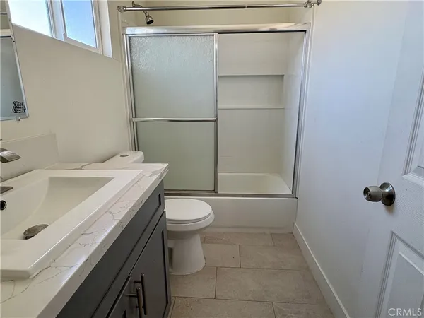 $2,650 | 296 North Allen Street, Unit 3, San Bernardino, CA 92408