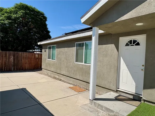 $2,650 | 296 North Allen Street, Unit 3, San Bernardino, CA 92408