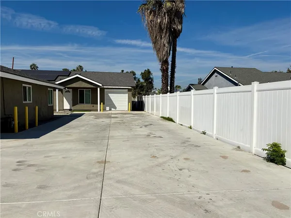 $2,650 | 296 North Allen Street, Unit 3, San Bernardino, CA 92408