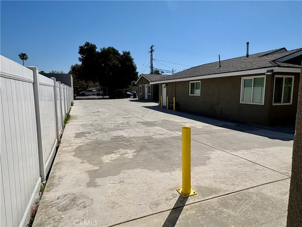 $2,650 | 296 North Allen Street, Unit 3, San Bernardino, CA 92408