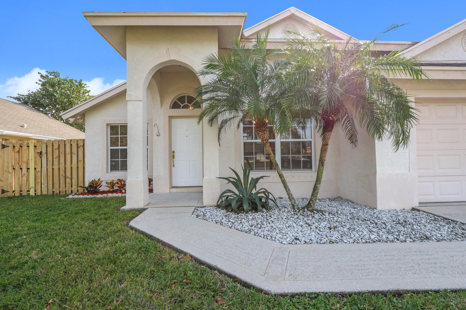6068 Drake Street Jupiter, FL 33458 - Photo 2 of 20 02_Image_2_of_20_mls
