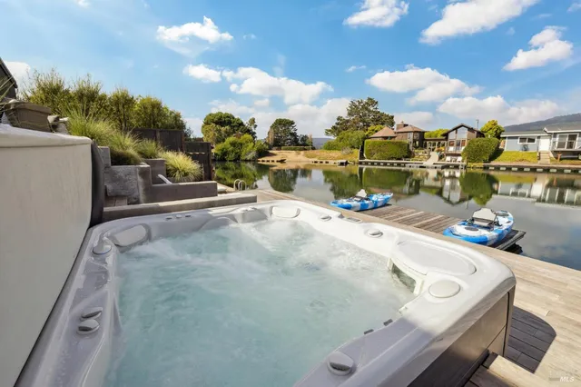 $6,300,000 | 297 Seadrift Road, Stinson Beach, CA 94970