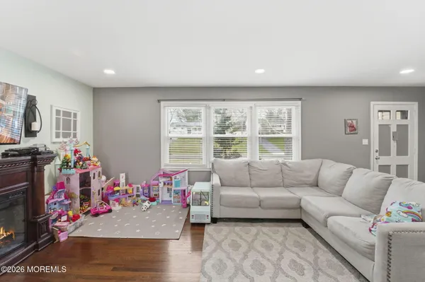 $699,000 | 14 Juniper Avenue, Manalapan, NJ 07726