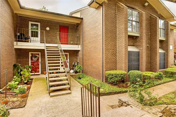 $219,000 | 2505 Wedglea Drive, Unit 238, Dallas, TX 75211