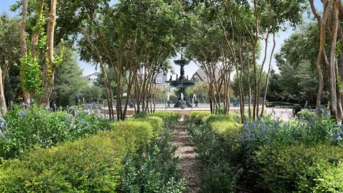 a view of yard with green space
