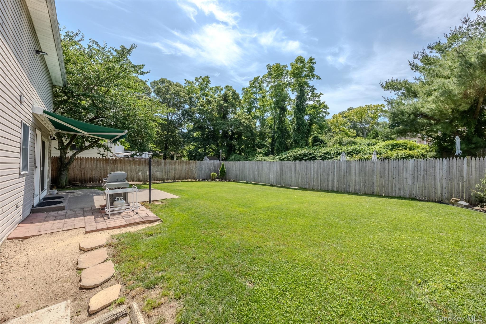 4 Awixa Place Selden, NY 11784 - Photo 15 of 22