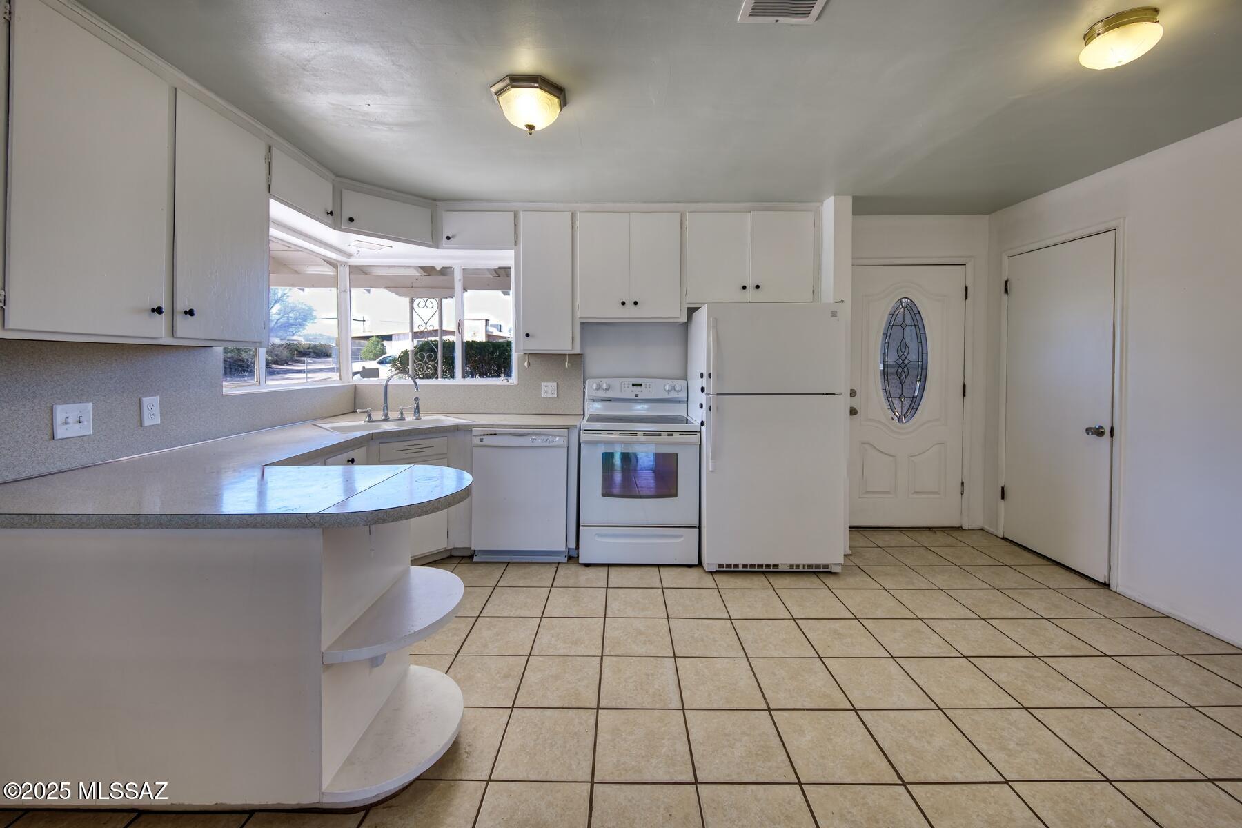 885 South Post Road Benson, AZ 85602 - Photo 10 of 26