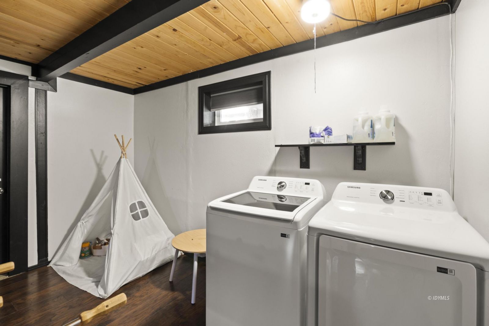 24830 Marion Ridge Drive Idyllwild, CA 92549 - Photo 29 of 36 Laundry in Den