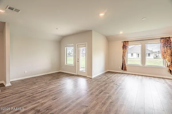 $2,000 | 206 Chestnut Oak Drive, Lafayette, LA 70507