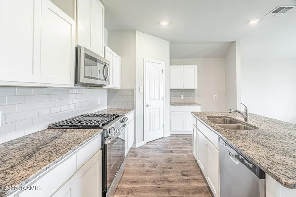 $2,000 | 206 Chestnut Oak Drive, Lafayette, LA 70507