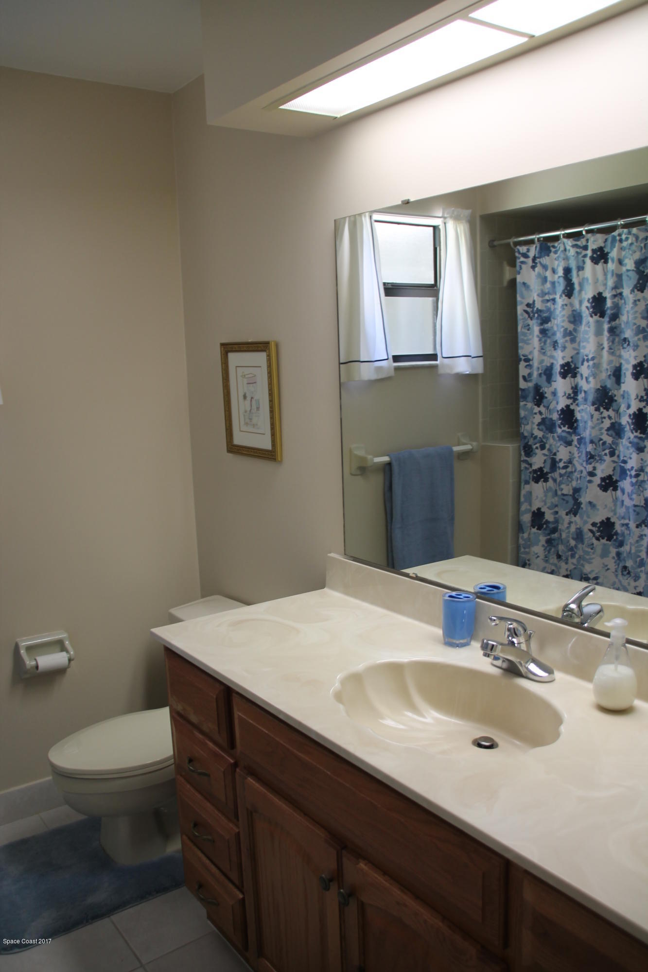 398 Hurst Road Northeast Palm Bay, FL 32907 - Photo 15 of 22 Guest Bath