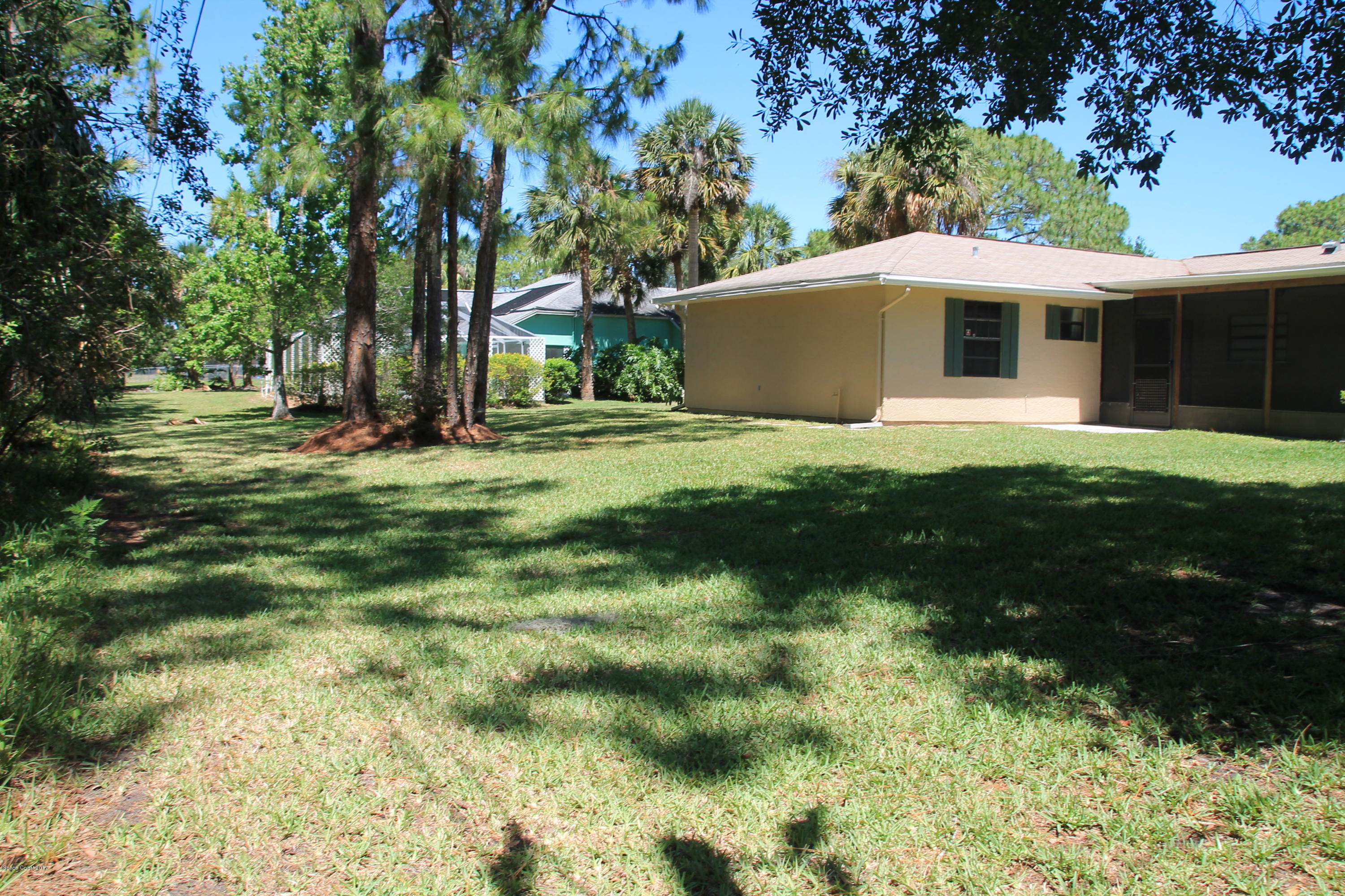 398 Hurst Road Northeast Palm Bay, FL 32907 - Photo 21 of 22 Backyard
