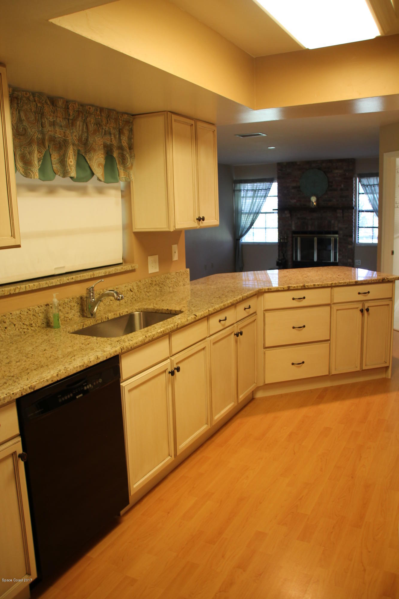 398 Hurst Road Northeast Palm Bay, FL 32907 - Photo 5 of 22 Kitchen