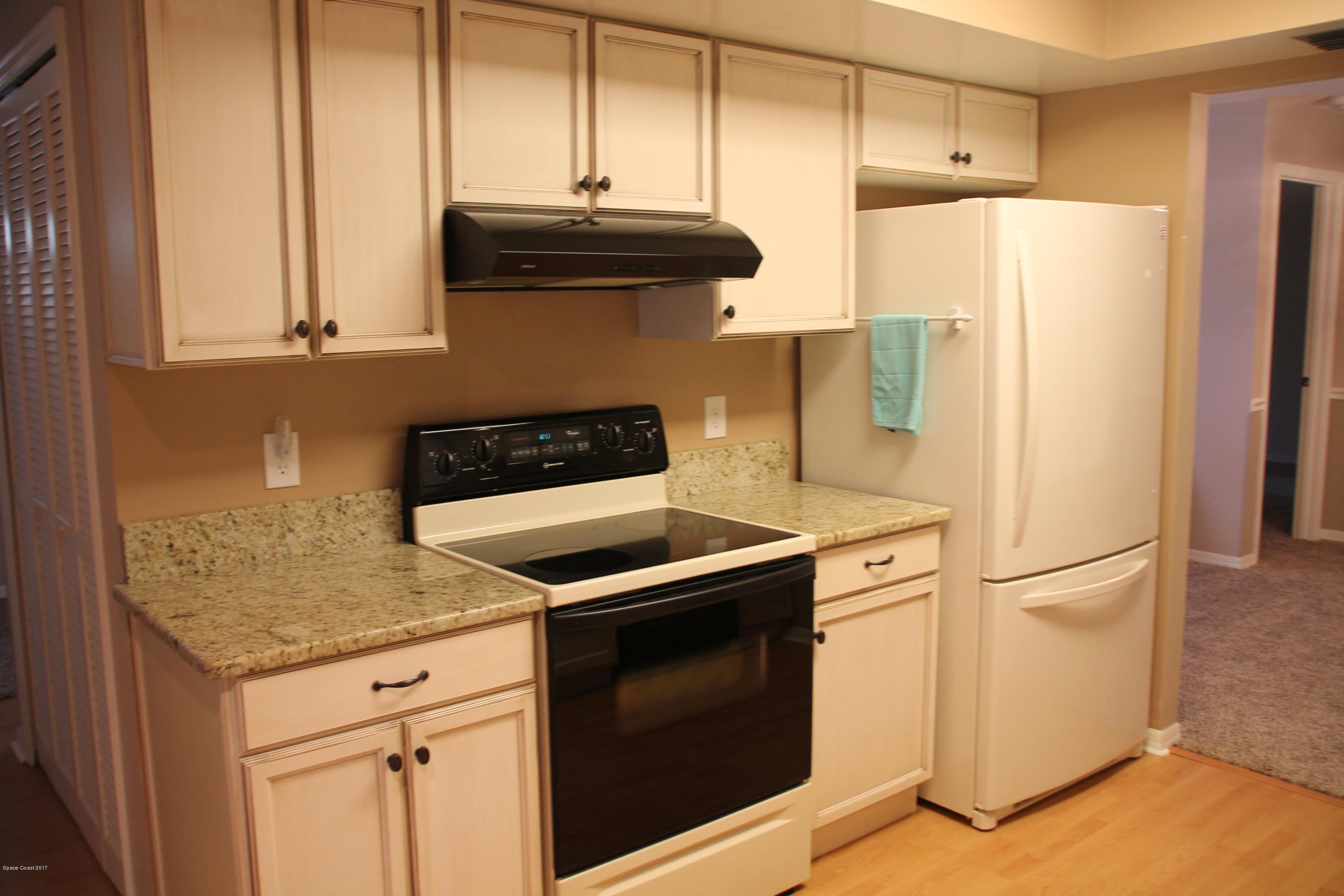 398 Hurst Road Northeast Palm Bay, FL 32907 - Photo 7 of 22 Kitchen