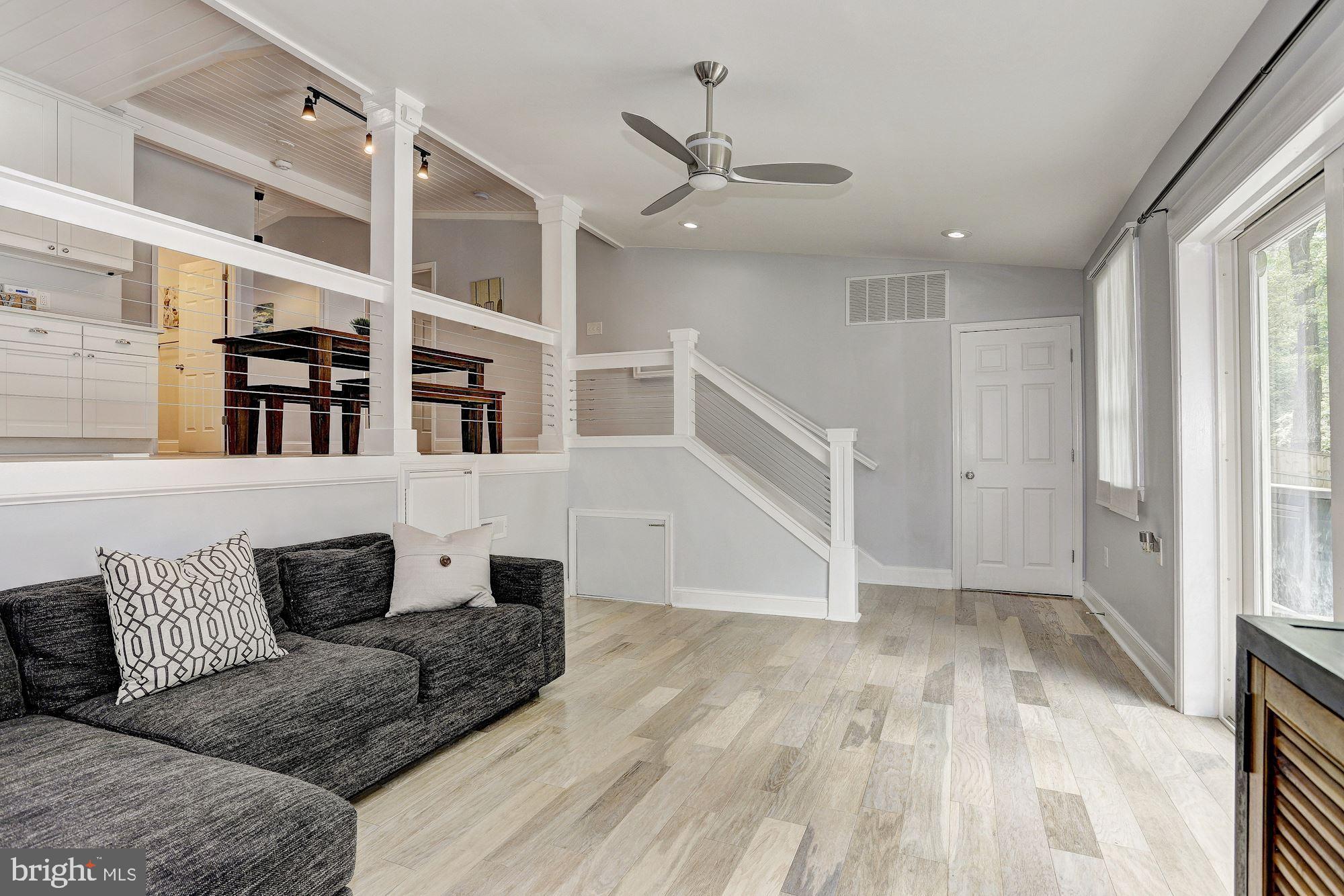 2808 Glen Isle Road Riva, MD 21140 - Photo 5 of 24 Living Room