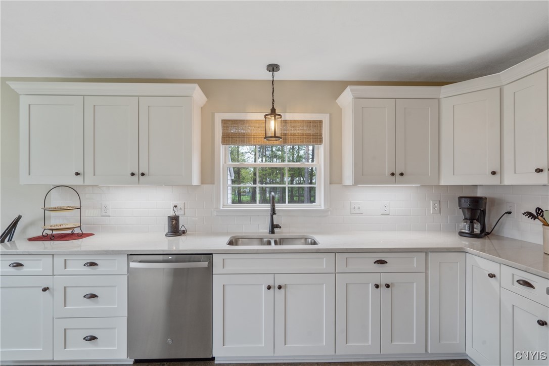 2534 Lamson Road Lysander, NY 13135 - Photo 9 of 39