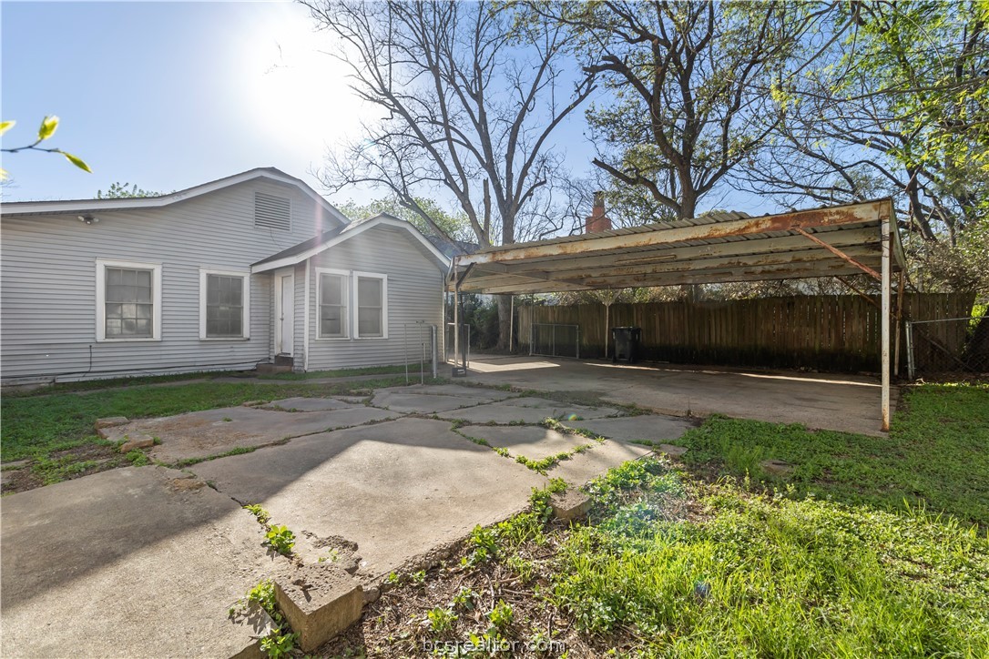 1012-1014 East 23rd Street Bryan, TX 77803 - Photo 7 of 22 a front view of a house with garden
