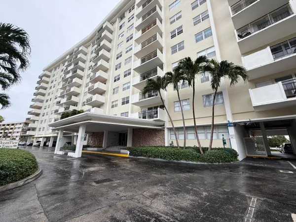 $2,600 | 401 Golden Isles Drive, Hallandale Beach, FL 33009