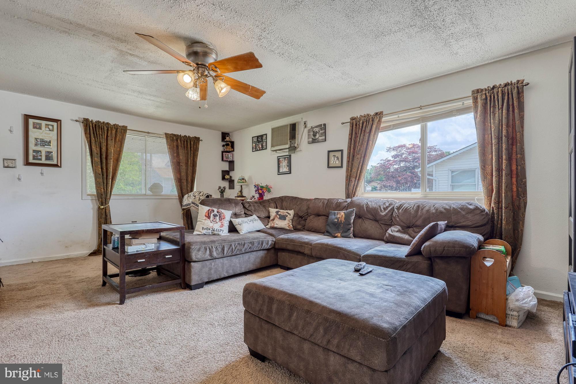 3121 Robin Road York, PA 17404 - Photo 17 of 29 Living Area