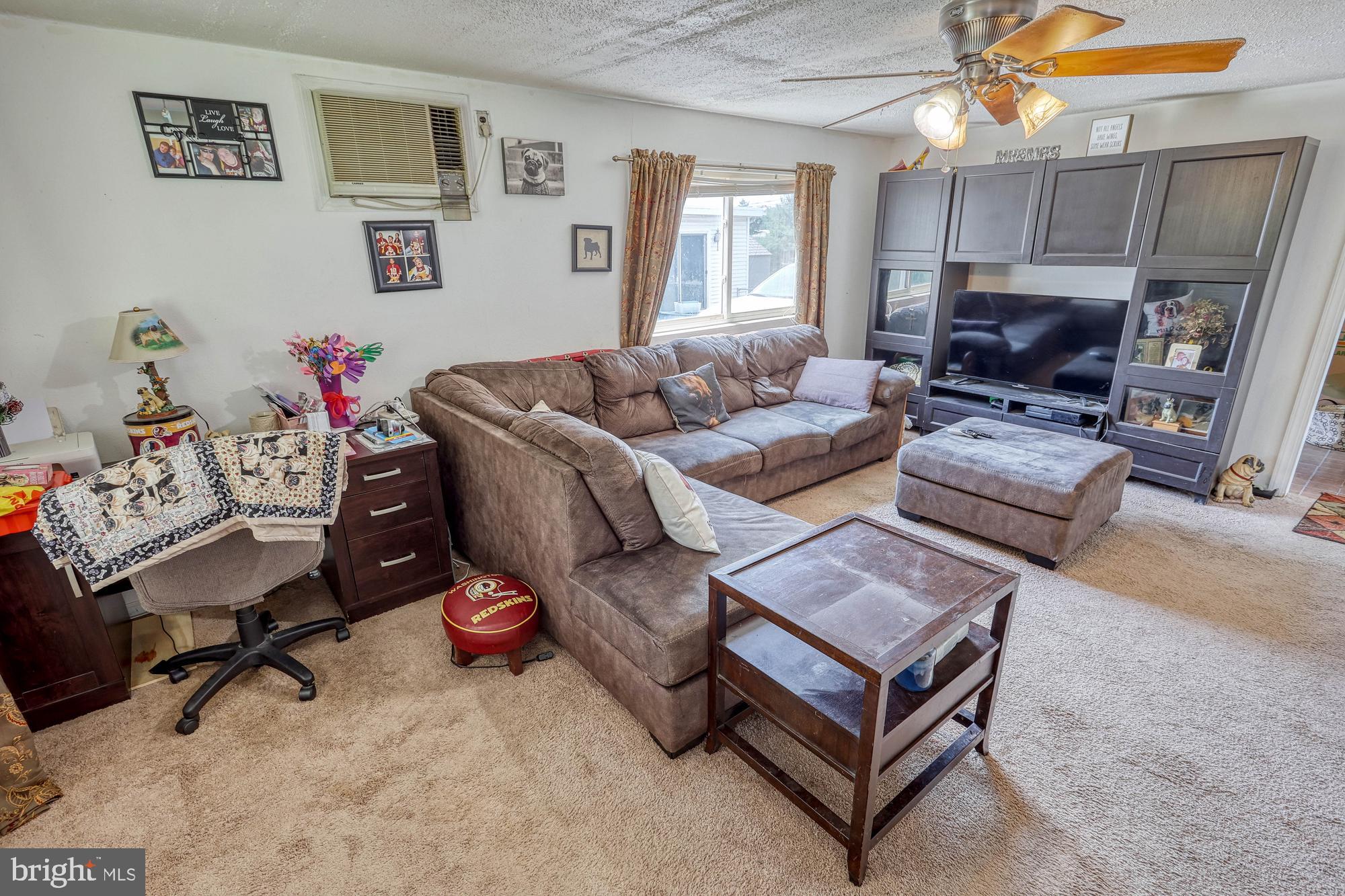 3121 Robin Road York, PA 17404 - Photo 18 of 29 Living Area