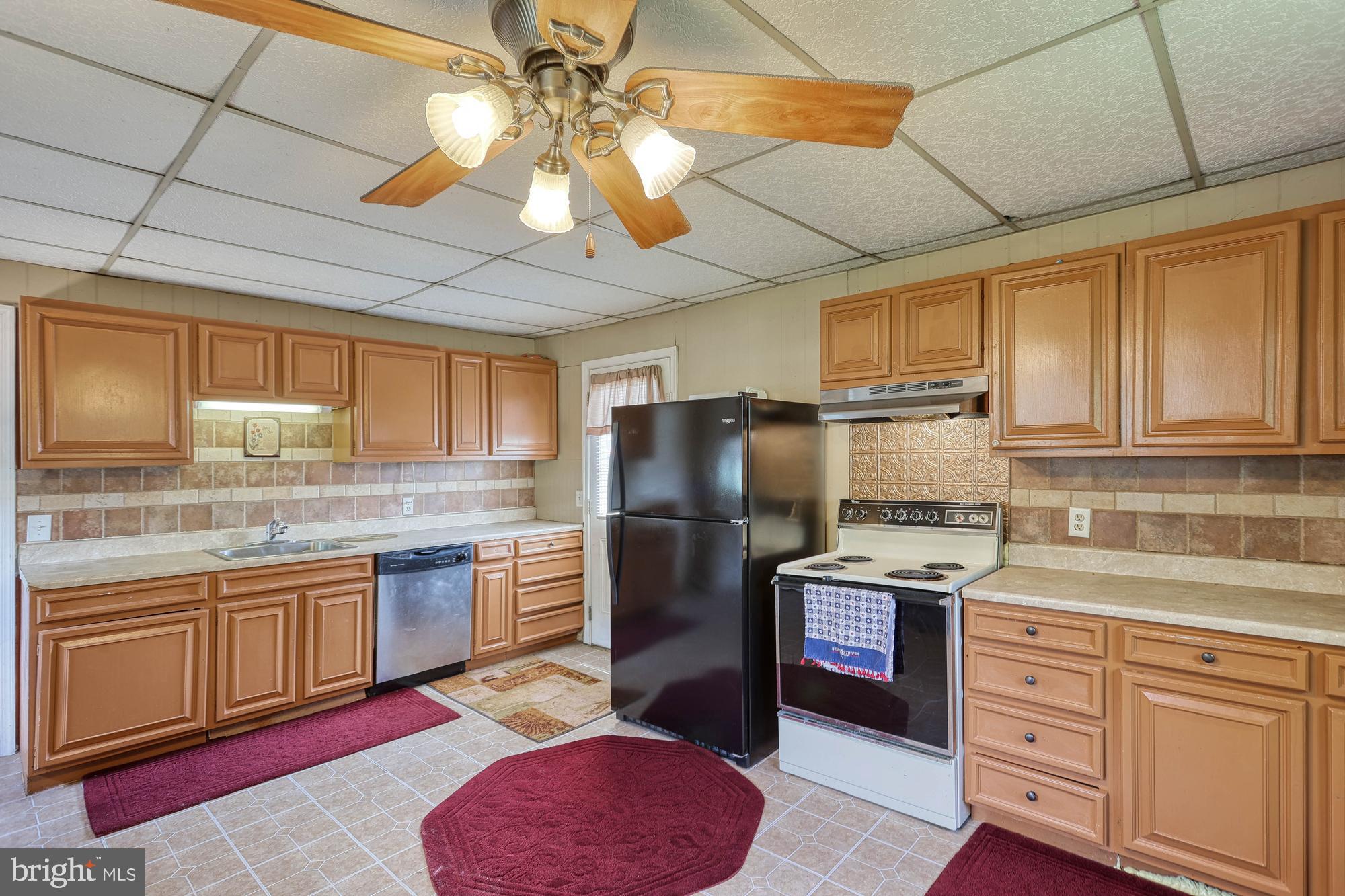 3121 Robin Road York, PA 17404 - Photo 21 of 29 Kitchen
