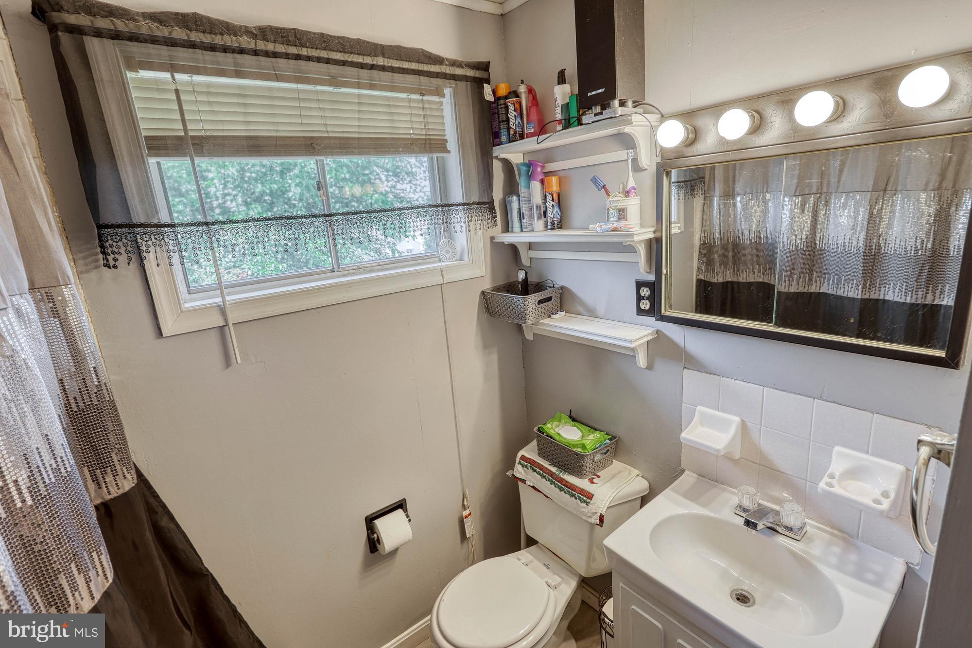 3121 Robin Road York, PA 17404 - Photo 25 of 29 Bathroom